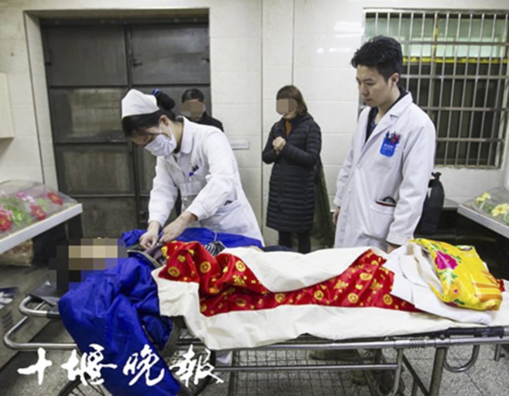 Workers at the funeral parlour were preparing the man’s body when he showed signs of life. Photo: Thepaper.cn