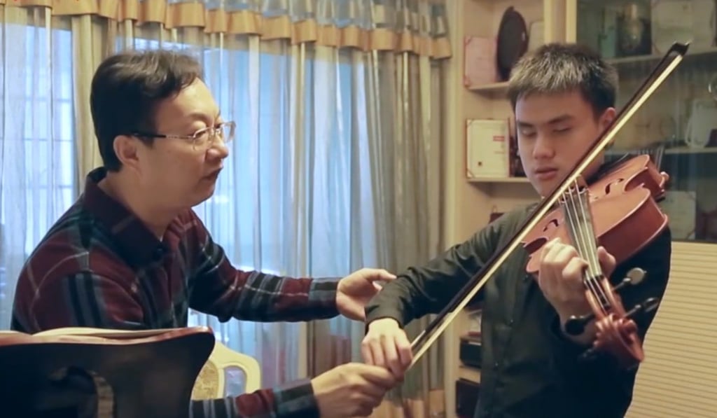 Wang pictured receiving instruction from a teacher. Photo: Cyol.com