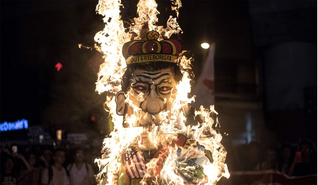 TOPSHOT - Students burn an effigy of Duterte during a protest on February 23. Photo: AFP TOPSHOT - Students burn an effigy of Duterte during a protest on February 23. Photo: AFP