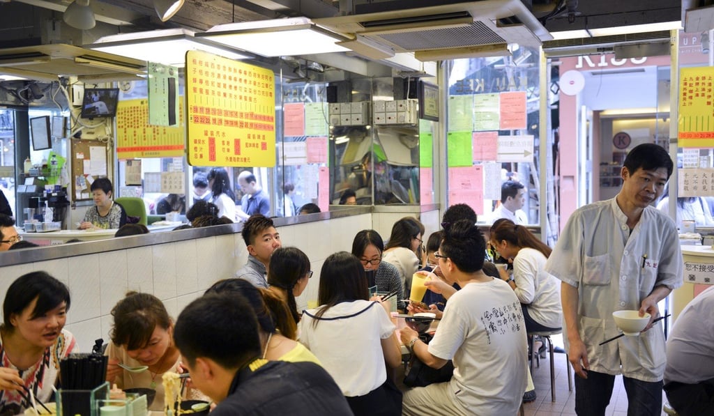 The interior of Kau Kee.