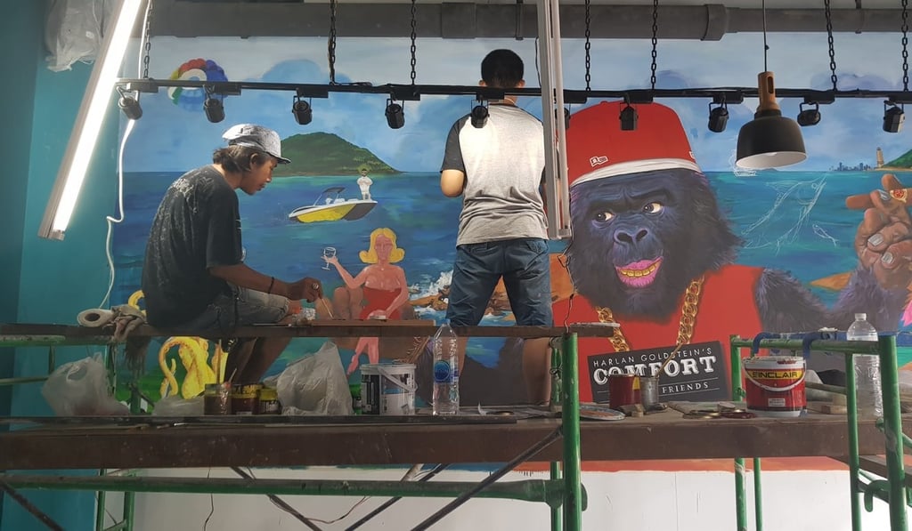 Harlan Goldstein’s Comfort features a mural of King Kong looking like rapper 50 Cent.