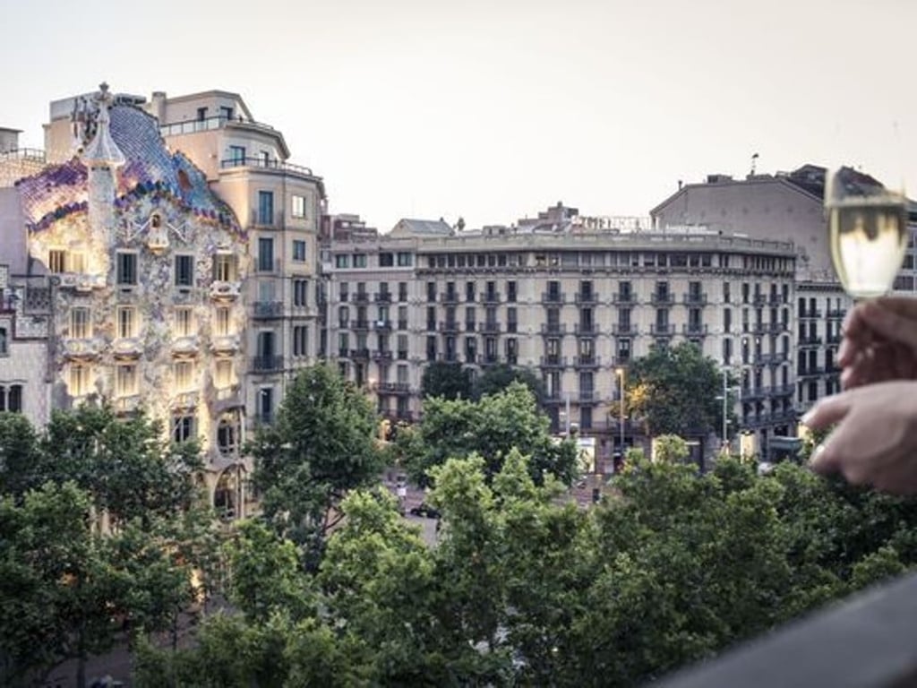 Perched in the heart of the most exclusive boulevard of Barcelona, this penthouse rental comes with 2 balconies and amazing views of the gorgeous city.
