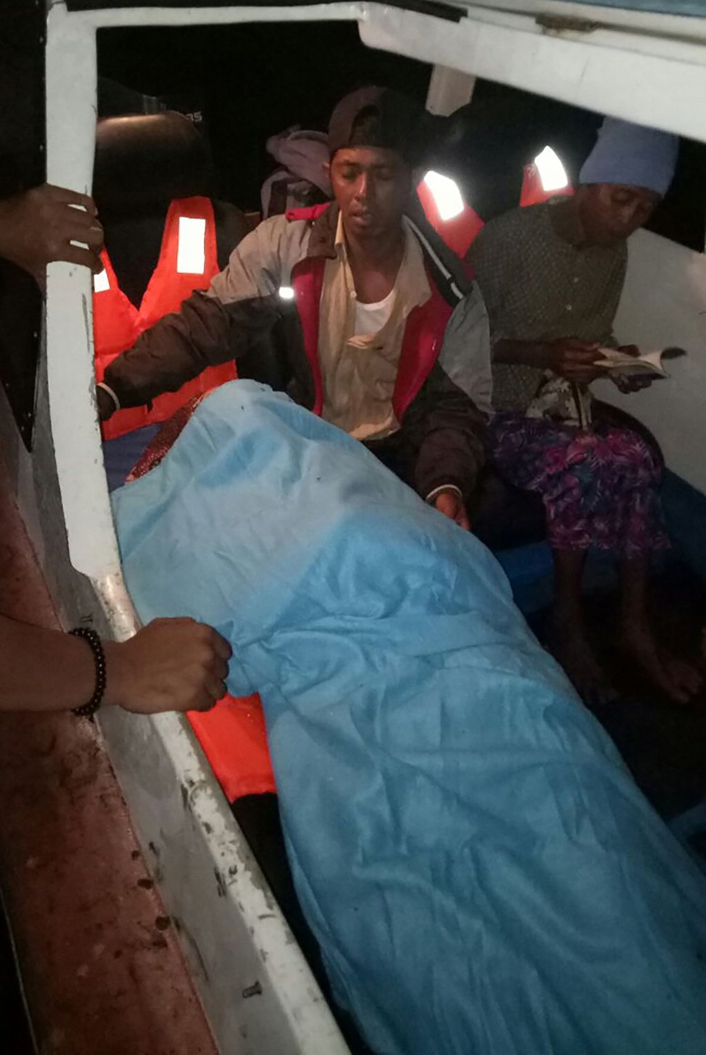 The body of Yusri Effendi, 34, who was mauled to death by a tiger, is brought in by boat in Pelalawan, Riau Province. Photo: AFP The body of Yusri Effendi, 34, who was mauled to death by a tiger, is brought in by boat in Pelalawan, Riau Province. Photo: AFP