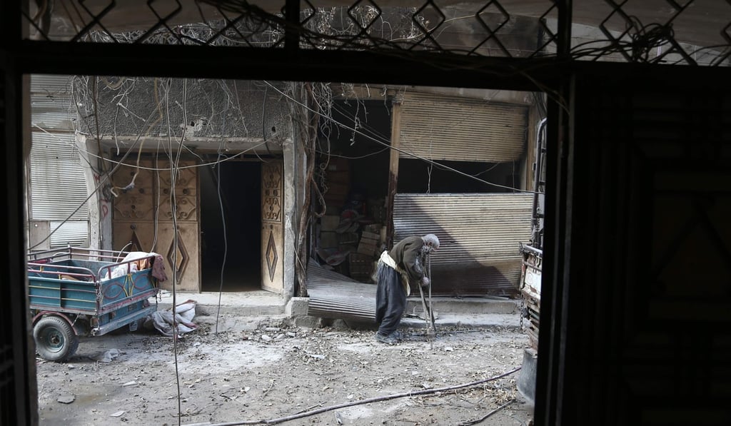 An elderly Syrian man looks for a safe place to take shelter in the rebel-held town of Hamouria in the eastern Ghouta region on the outskirts of Damascus during bombardment by government forces on March 14. Photo: AFP