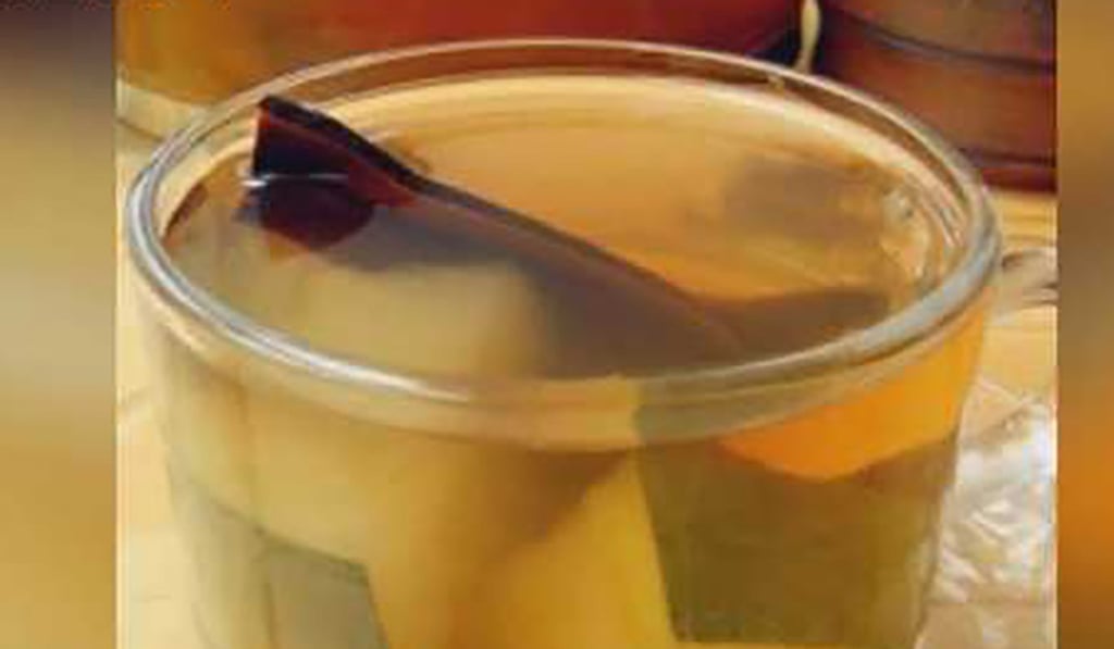 The children drank a preserved melon drink. Photo: Kankanews.com