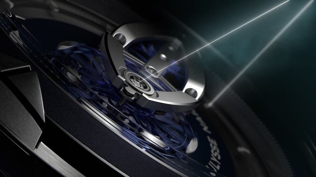 Ulysse Nardin Freak Vision is the first automatic watch int he Freak Collection. It features a very light silicium balance wheel with nickel mass elements and stabilizing micro-blades. Runs on the calibre UN-250.