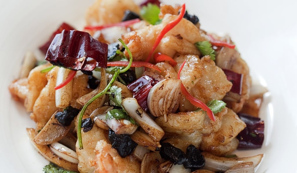 Wok-fried prawns with organic black garlic and dried chilli