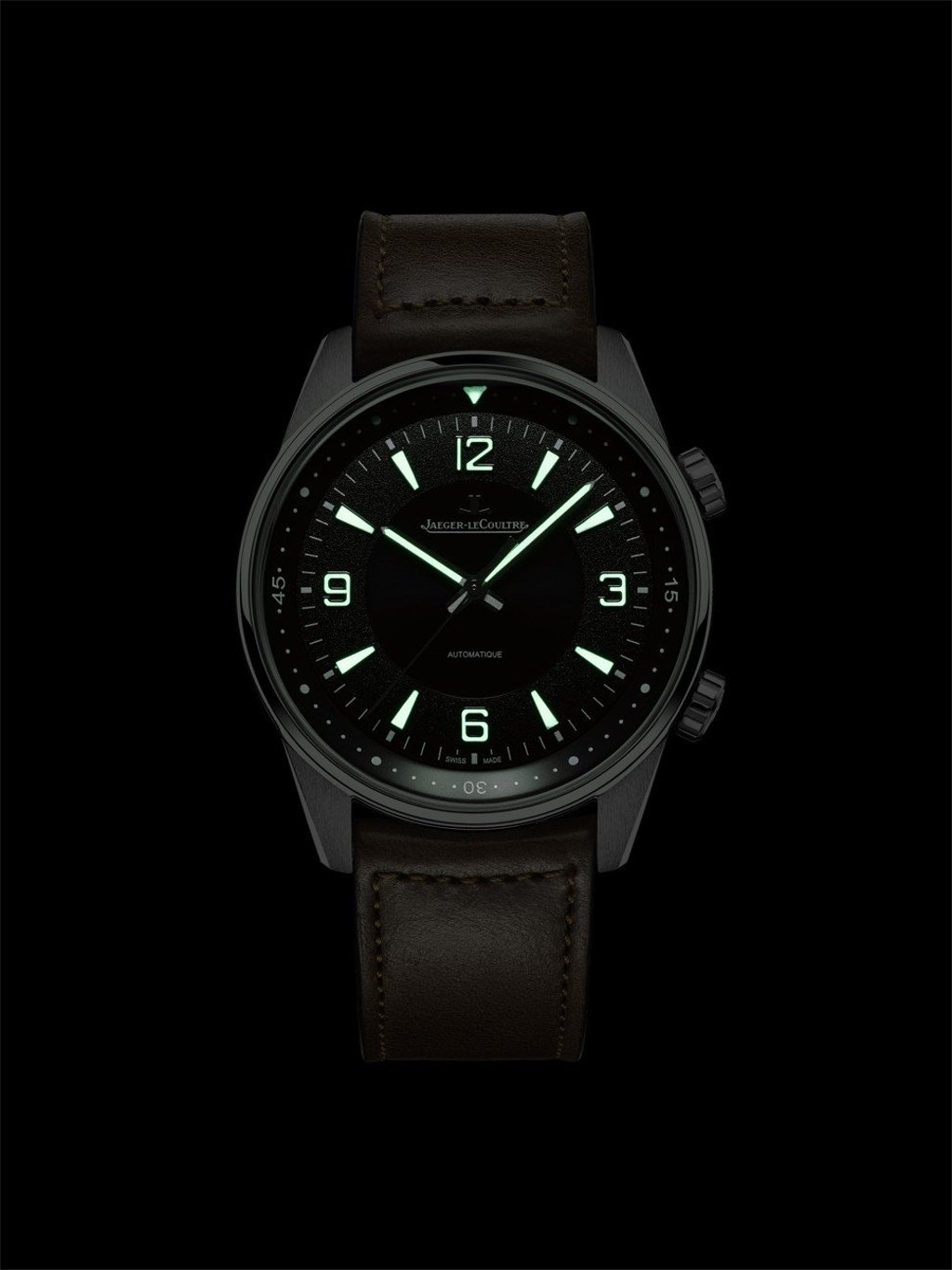 Super-LumiNova details on the Jaeger-LeCoultre Polaris Automatic. This 41mm timepiece runs on the calibre 898/1 and has a power reserve of 40 hours.