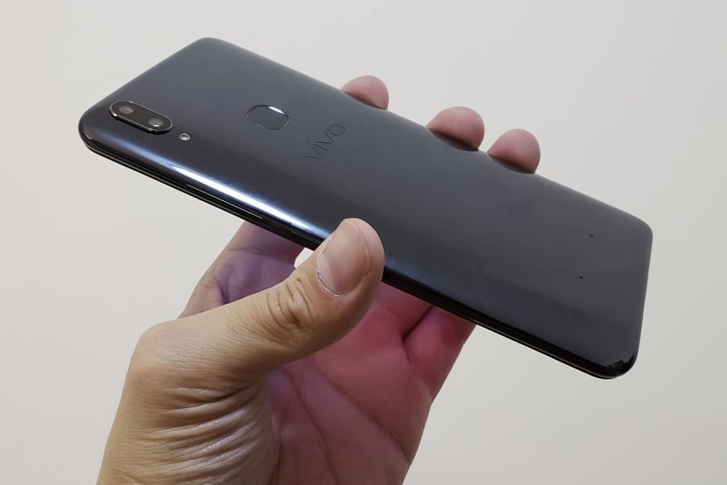 The Vivo V9 has a plasticky back that offers a nice grip, but is a fingerprint magnet. Photo: Ben Sin