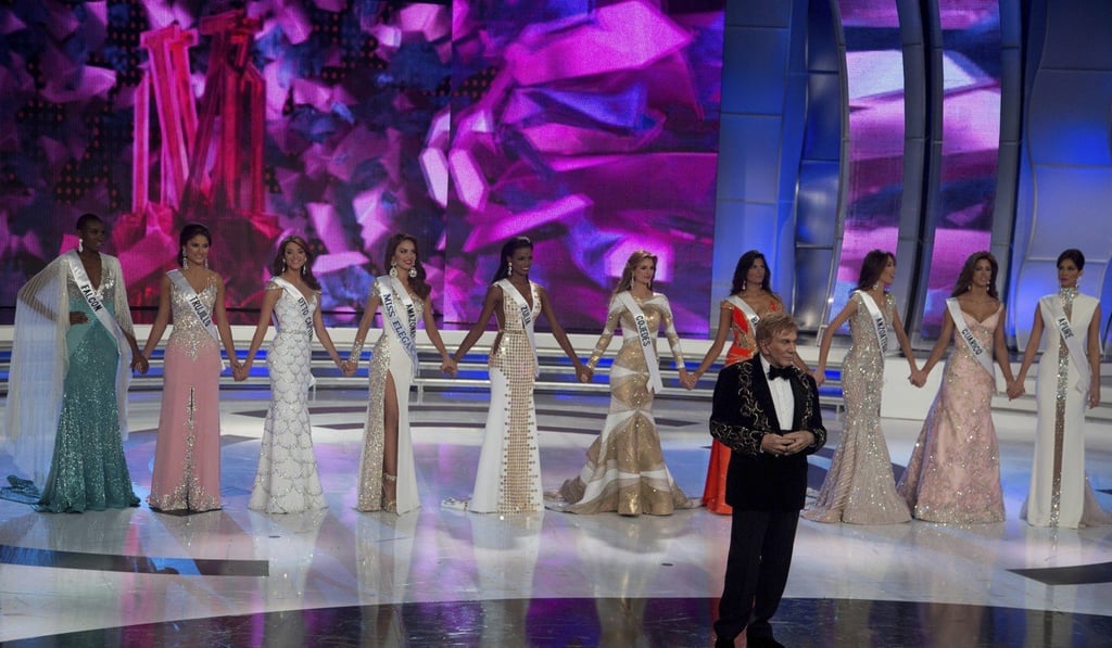 In this October 9, 2014 file photo, Miss Venezuela President Osmel Sousa poses in front of 10 semi-finalists during the Miss Venezuela 2014 beauty pageant in Caracas. Photo: AP