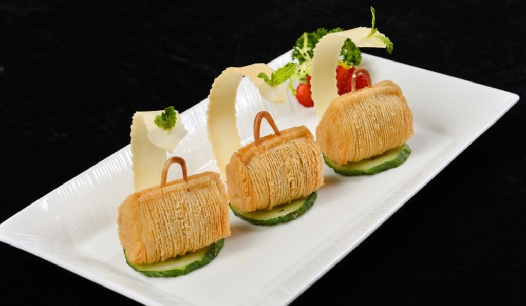 Purse-shaped puff pastry with river shrimp at The 8 Restaurant, Macau