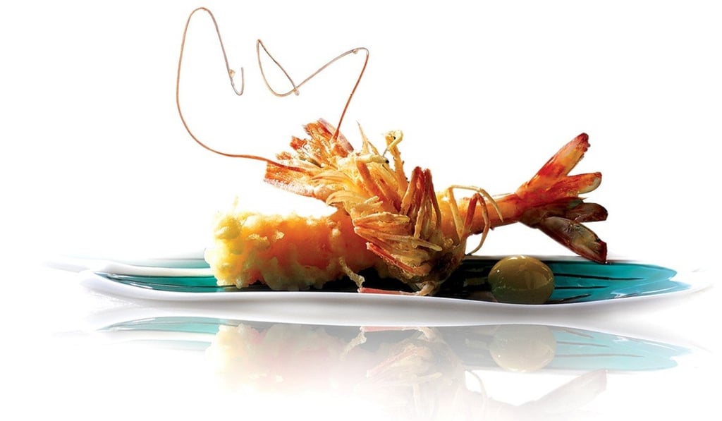 Live shrimp tempura at Inagiku Grande at Royal Garden