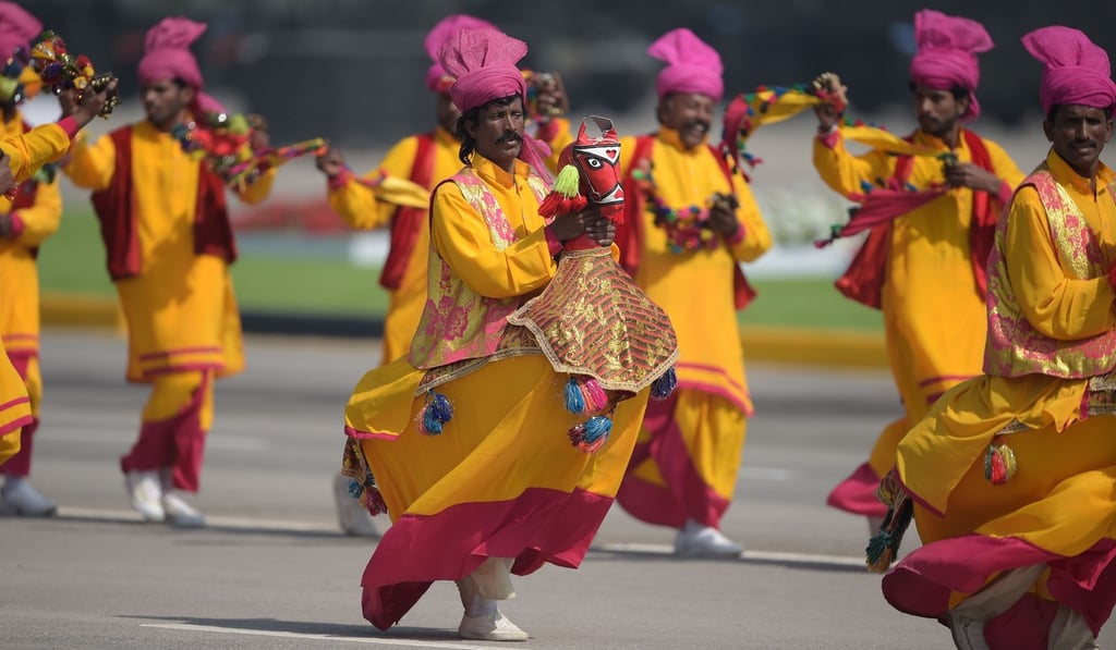 Pakistani artists perform during the parade. Photo: AFP Pakistani artists perform during the parade. Photo: AFP