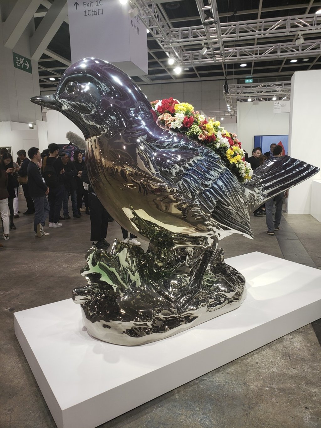 Jeff Koons’ Bluebird Planter. Photo: Kevin Kwong