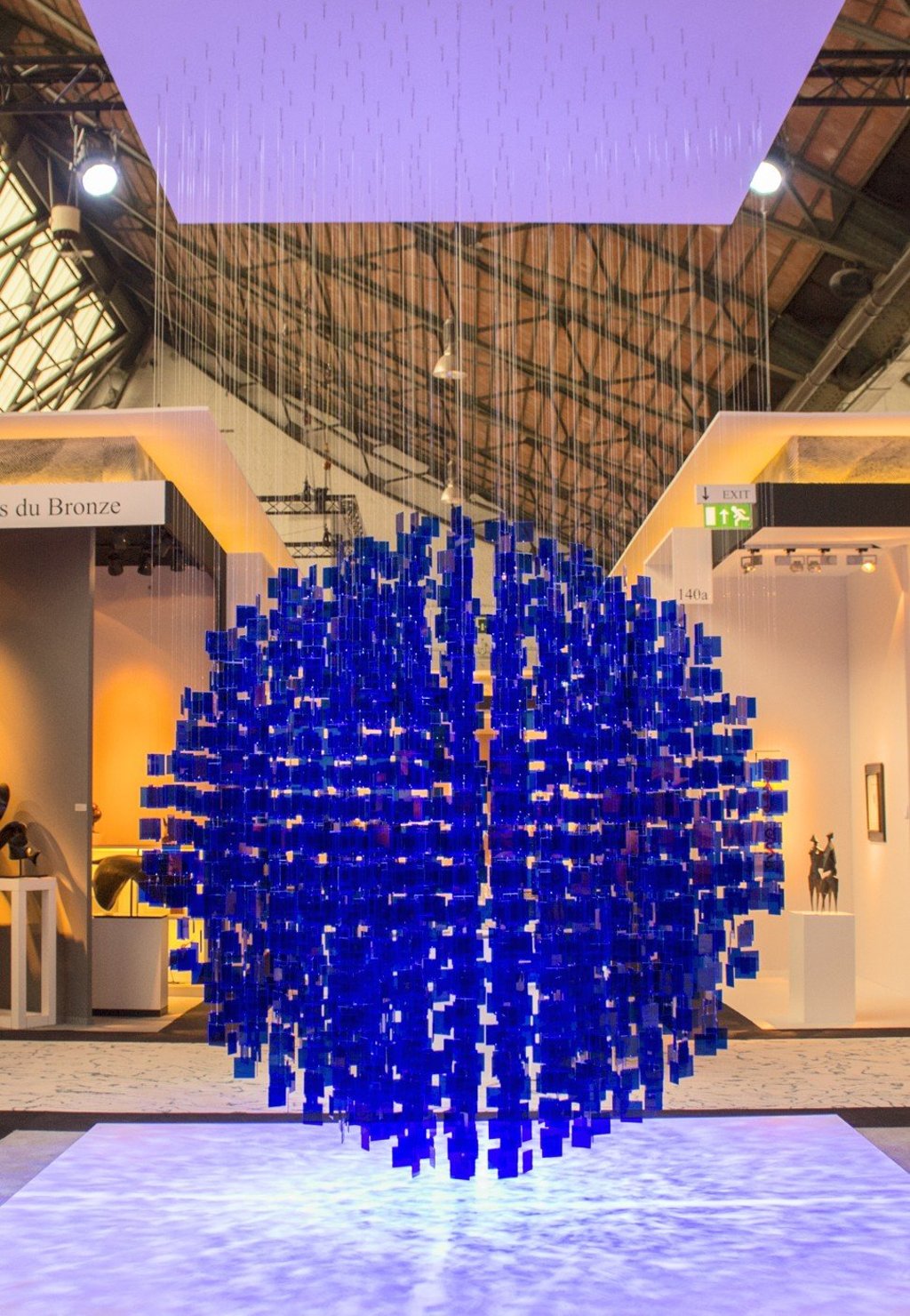 Julio Le Parc, Sphère bleue, 2001-2013. Image courtesy of the artist and Galeria Nara Roesler