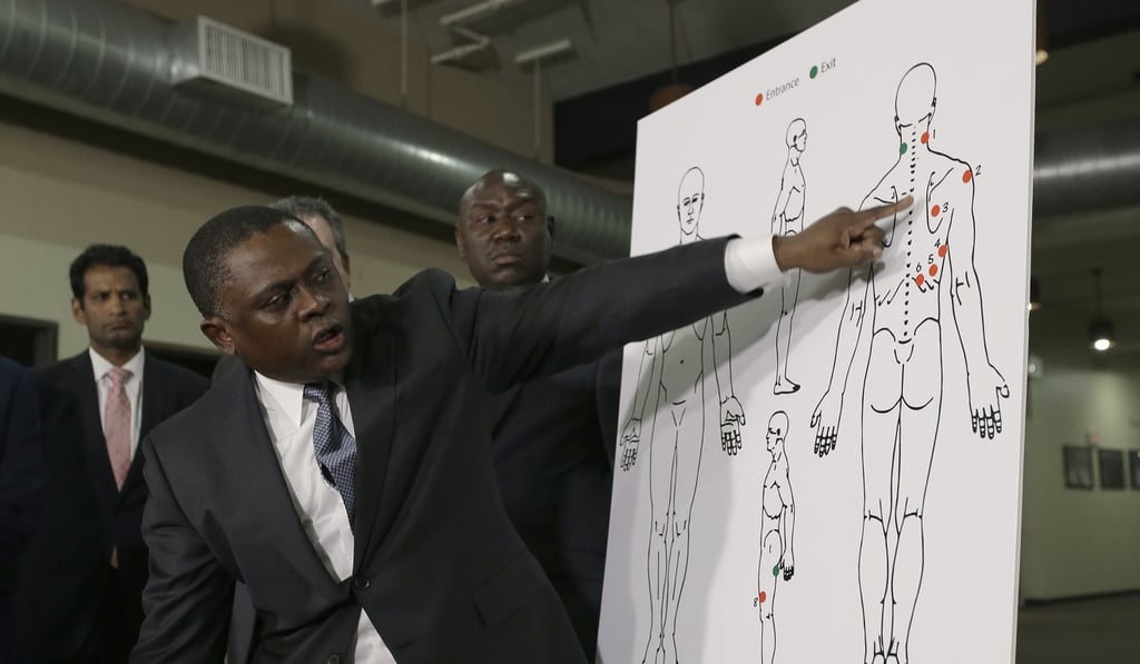 Pathologist Dr Bennet Omalu points to a diagram showing the gunshot wounds he found on the body of Stephon Clark, who was shot by Sacramento police on March 18. Photo: AP