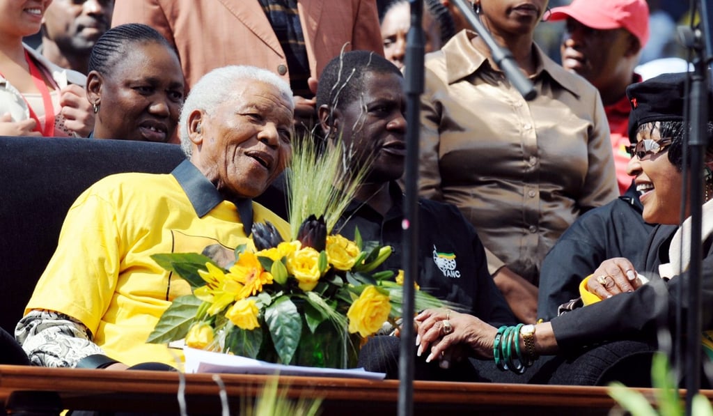 (Fin this file photo taken on April 19, 2009, former South African President Nelson Mandela is greeted by his former wife Winnie Madikizela-Mandela in Johannesburg at Ellis Park stadium. Photo: Agence France-Presse (Fin this file photo taken on April 19, 2009, former South African President Nelson Mandela is greeted by his former wife Winnie Madikizela-Mandela in Johannesburg at Ellis Park stadium. Photo: Agence France-Presse