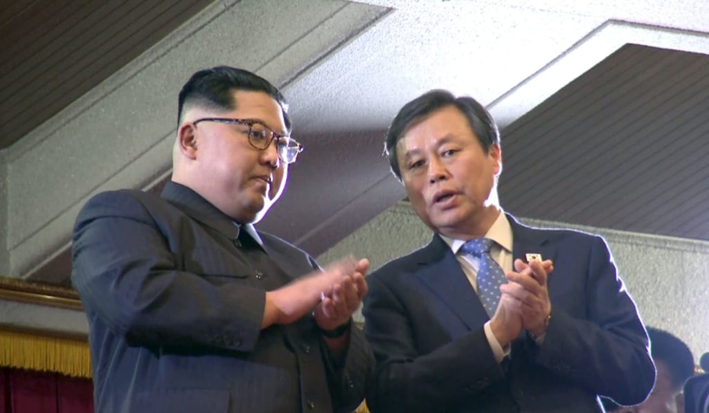 North Korean leader Kim Jong-un and South Korean Culture, Sports and Tourism Minister Do Jong-Whan watch a performance by a South Korean art troupe in Pyongyang earlier this week. Photo: Kyodo