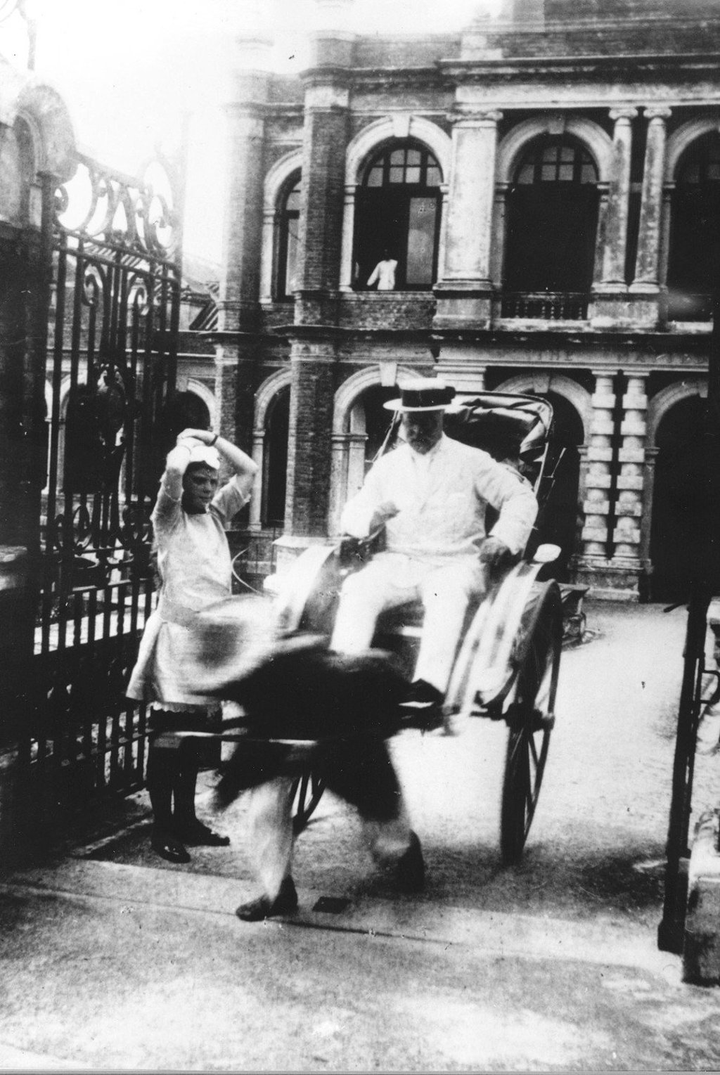 A rickshaw leaving the Matilda (undated).