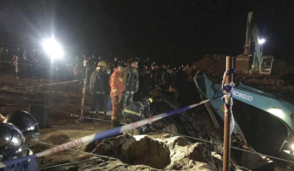 Bulldozers were used in the overnight rescue attempt. Photo: thepaper.cn