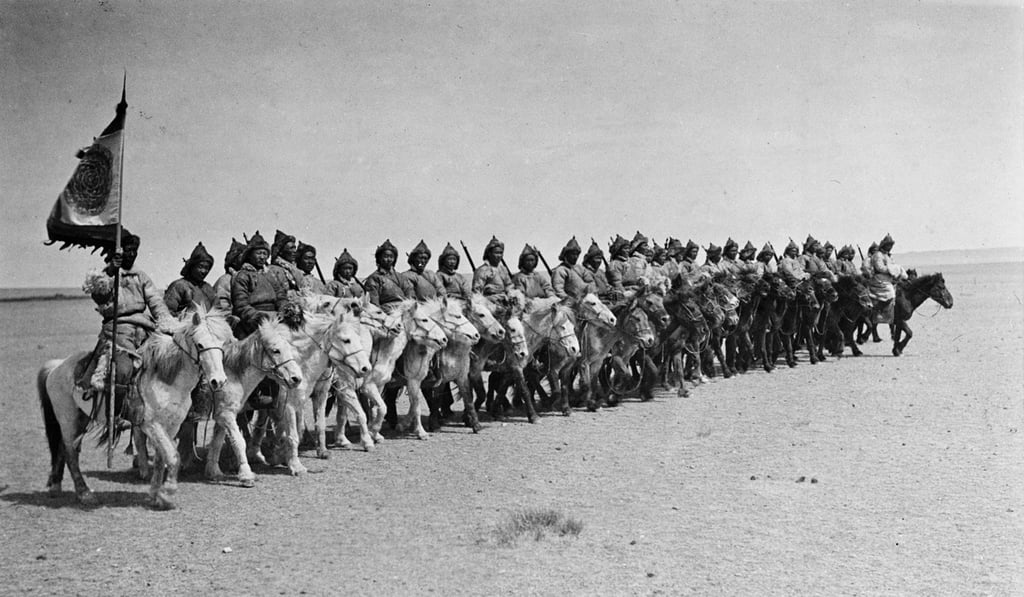The bodyguard of Prince Teh Wang, leader of the independence movement in Mongolia (c. 1934/1936). Photo: Walter Bosshard The bodyguard of Prince Teh Wang, leader of the independence movement in Mongolia (c. 1934/1936). Photo: Walter Bosshard