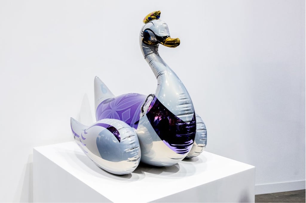 ‘Swan (Inflatable)’, Jeff Koons, 2011-2015. Photo: Hypebeast ‘Swan (Inflatable)’, Jeff Koons, 2011-2015. Photo: Hypebeast