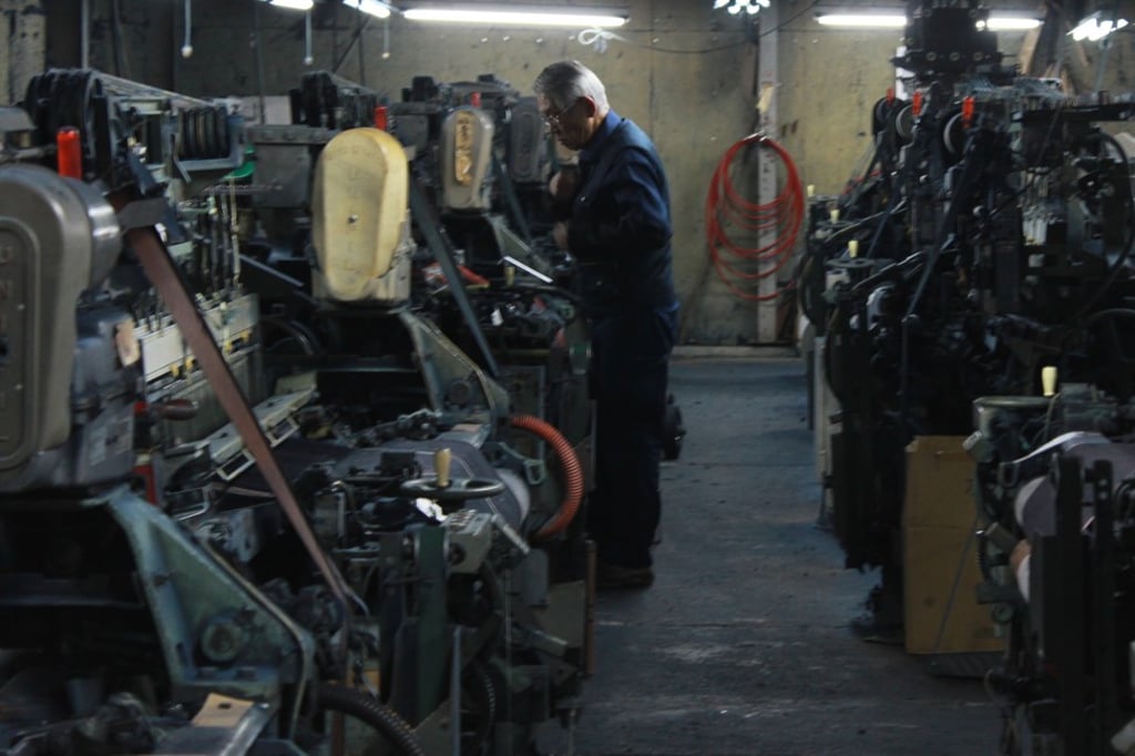 Weaving machines at Full Count denim.