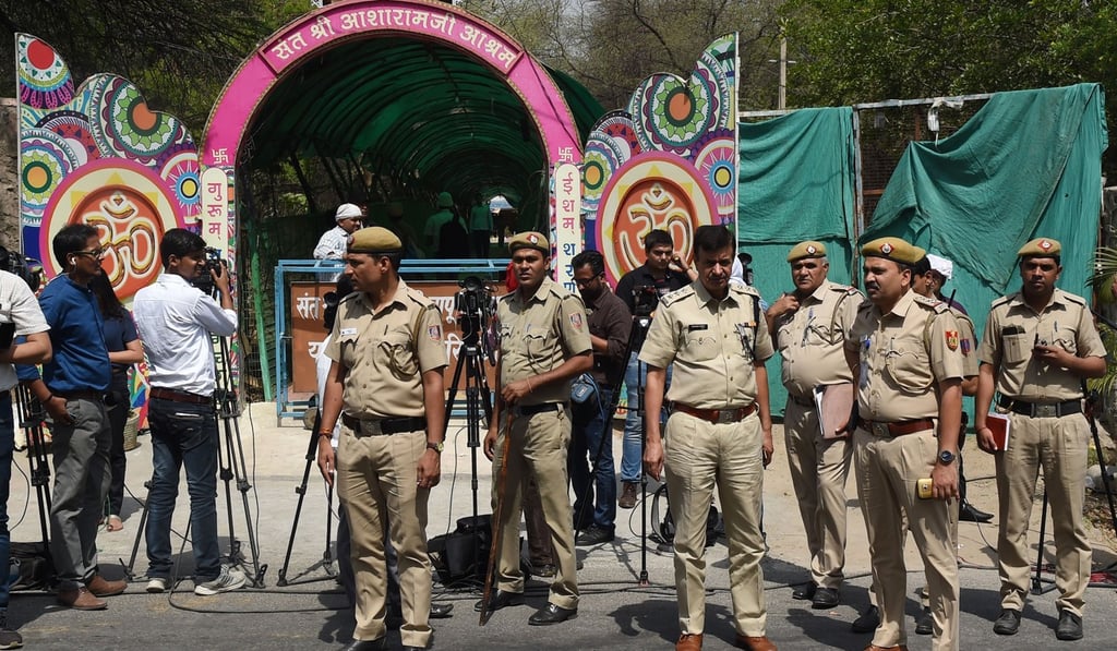 Indian police stand guard outside the ashram of controversial Indian guru Asaram Bapu on Wednesday. Photo: Agence France-Presse Indian police stand guard outside the ashram of controversial Indian guru Asaram Bapu on Wednesday. Photo: Agence France-Presse