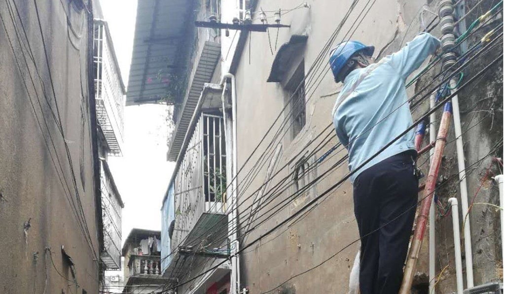 The hidden electricity cables connected to the home containing the mining equipment. Photo: Weibo