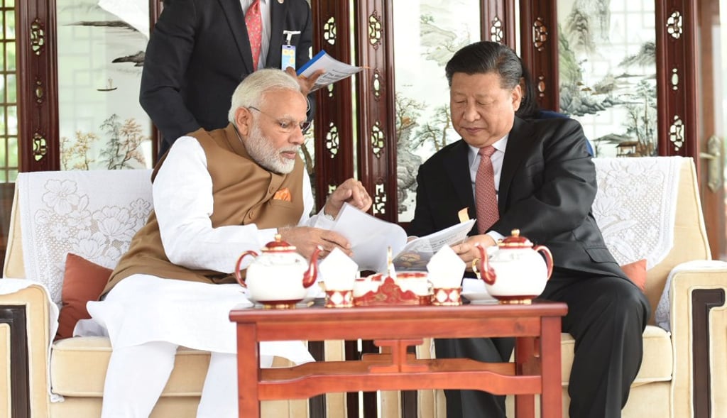Narendra Modi (left) and Xi Jinping take a boat ride on the East Lake in Wuhan. Photo: Reuters