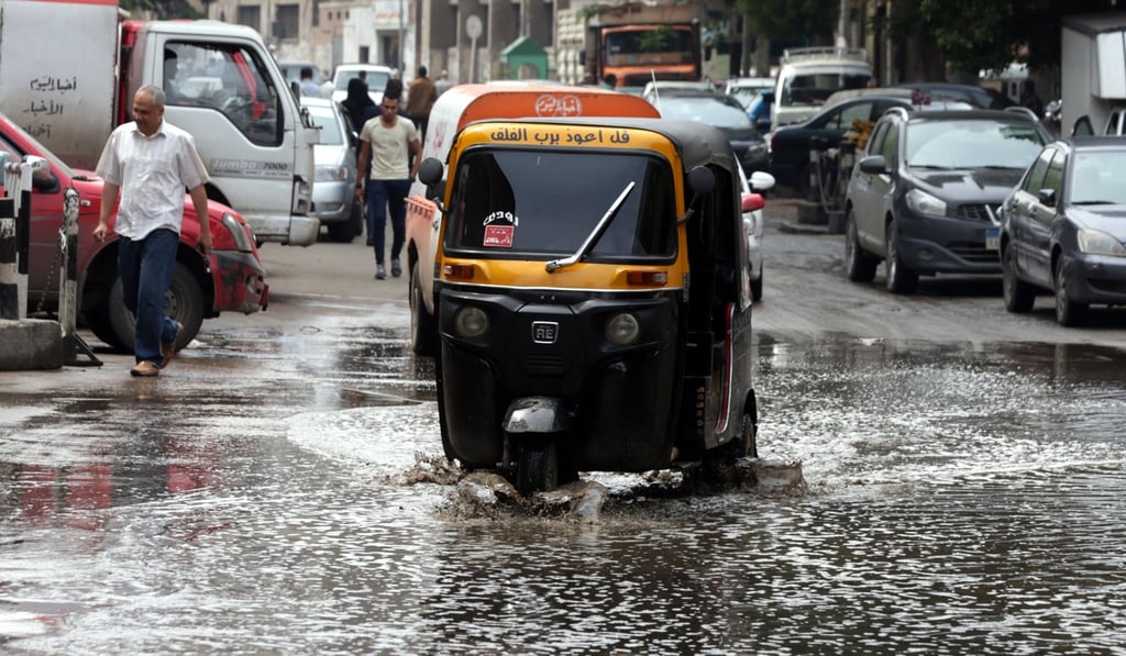 Motorists drive through a flooded street after a flash flood hit Cairo on April 26. Photo: EPA Motorists drive through a flooded street after a flash flood hit Cairo on April 26. Photo: EPA