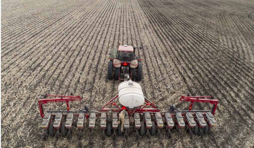 A farmer plants corn in this aerial photograph taken over a farm in Princeton, Illinois, on April 24. Photo: Bloomberg A farmer plants corn in this aerial photograph taken over a farm in Princeton, Illinois, on April 24. Photo: Bloomberg