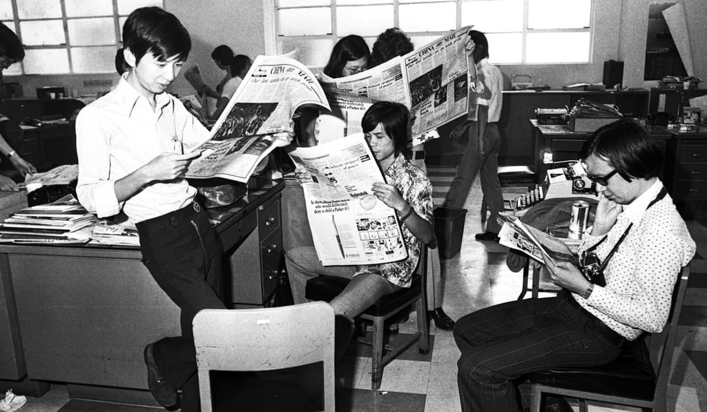 “China Mail” staff read the last edition of Hong Kong’s oldest newspaper in August 1974. Photo: SCMP