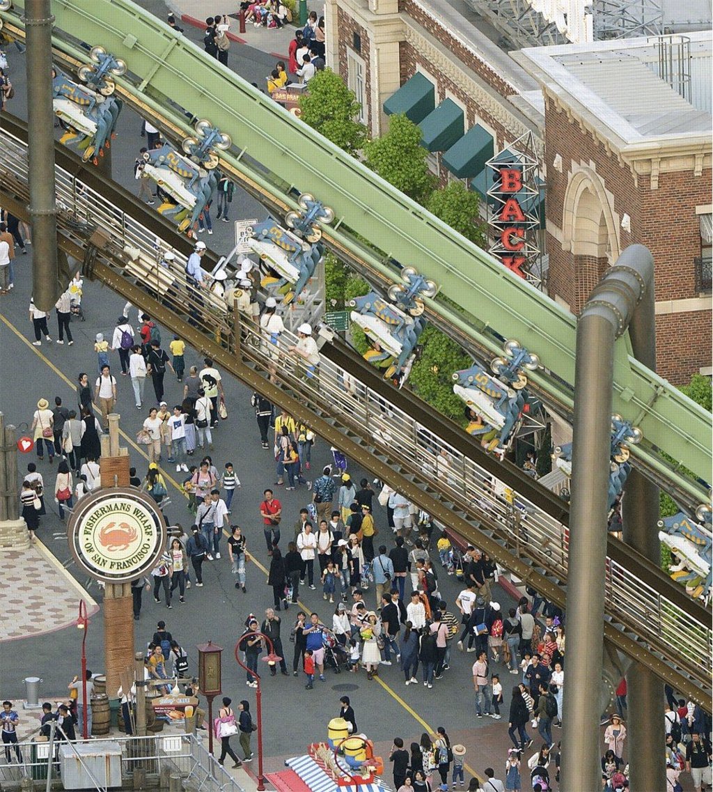 A photo taken from a Kyodo News helicopter shows passengers being guided off the Flying Dinosaur roller coaster at Universal Studios Japan in Osaka, western Japan, on Tuesday. Photo: Kyodo A photo taken from a Kyodo News helicopter shows passengers being guided off the Flying Dinosaur roller coaster at Universal Studios Japan in Osaka, western Japan, on Tuesday. Photo: Kyodo