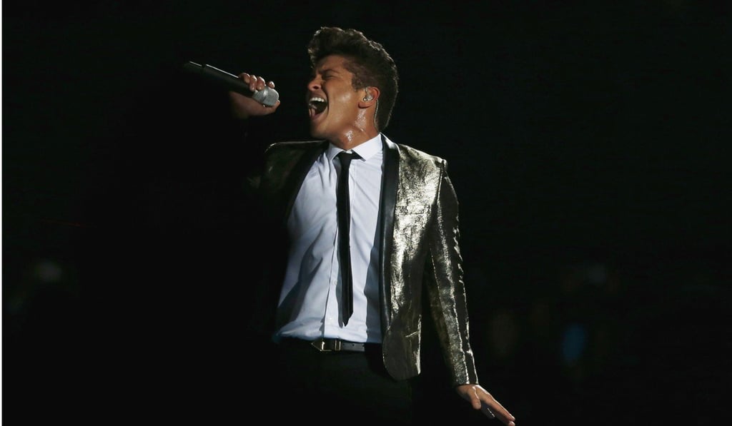 Mars at the 2014 Super Bowl in New Jersey in a custom-made Saint Laurent suit. Photo: Reuters