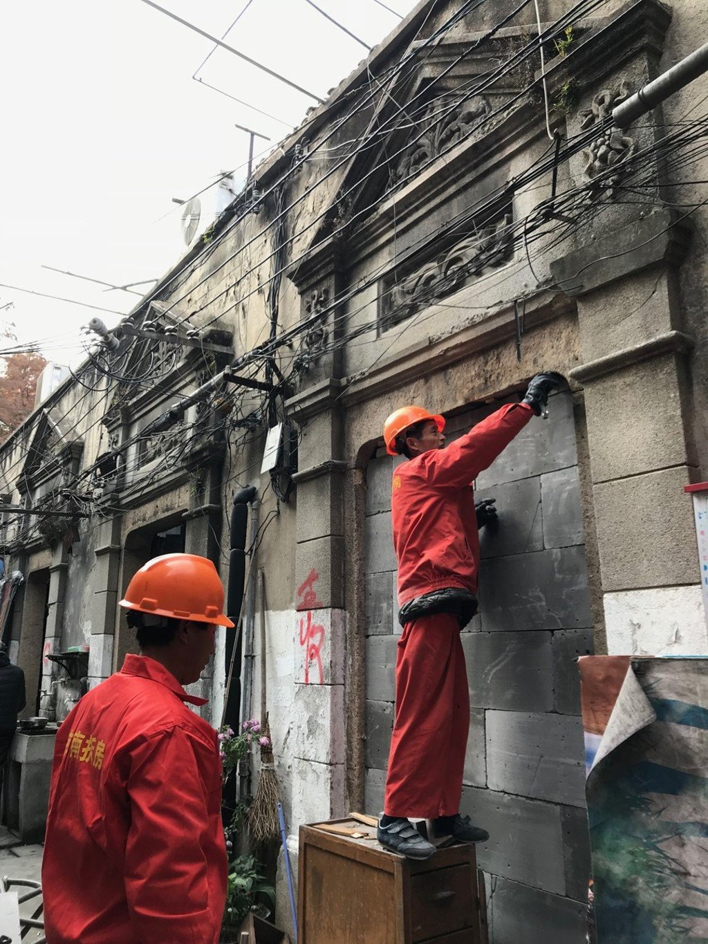 Workers brick up houses that are soon to be demolished in Laoximen. Photo: Historic Shanghai