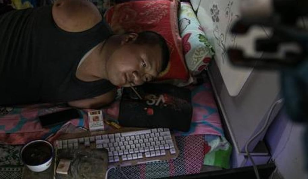 Yuan got his nickname from using a chopstick to play the popular game League of Legends. Source: Tencent