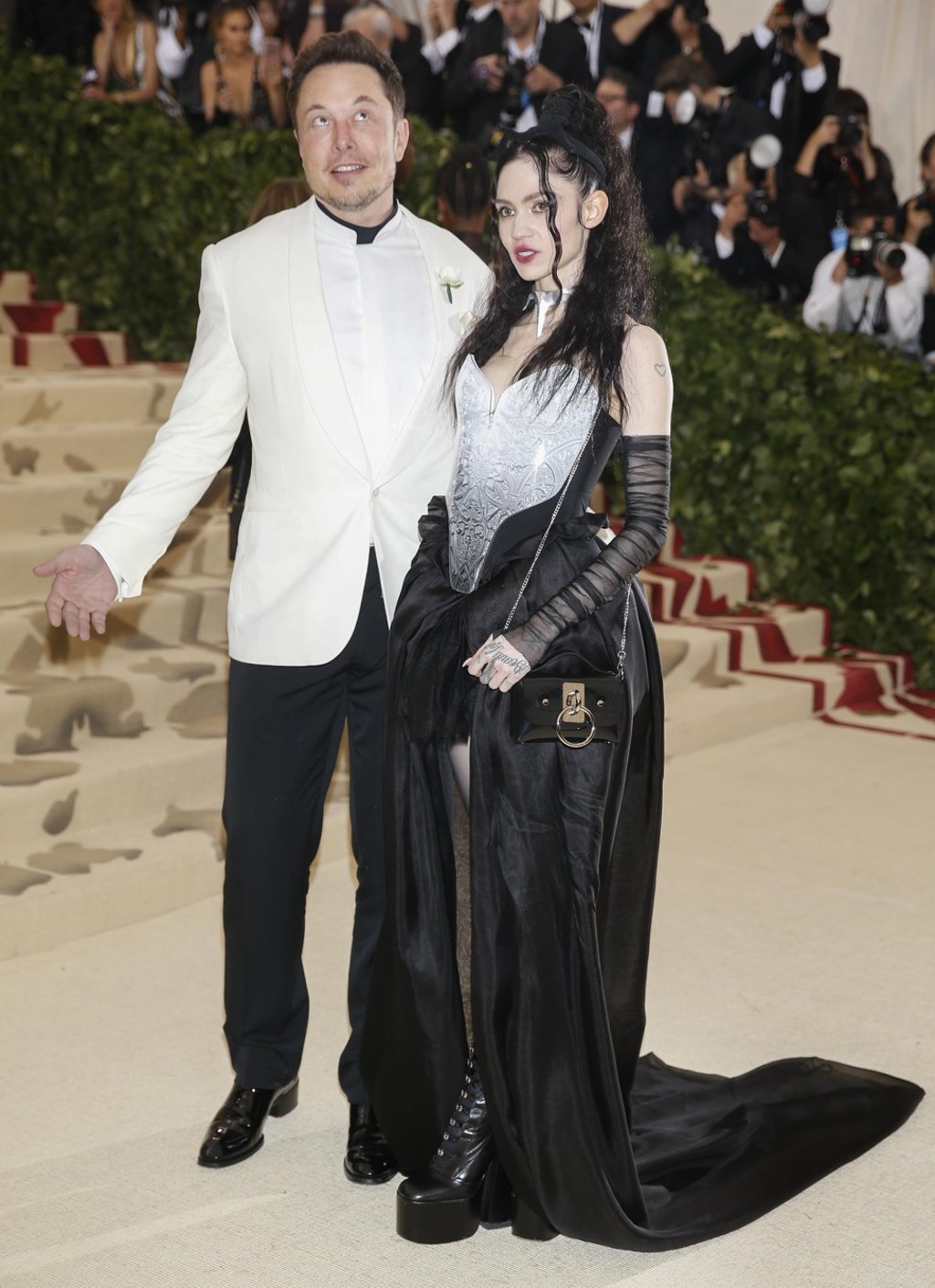 Elon Musk (left) and Grimes arrive at New York’s Metropolitan Museum of Art Costume Institute Gala on Monday. Photo: Reuters