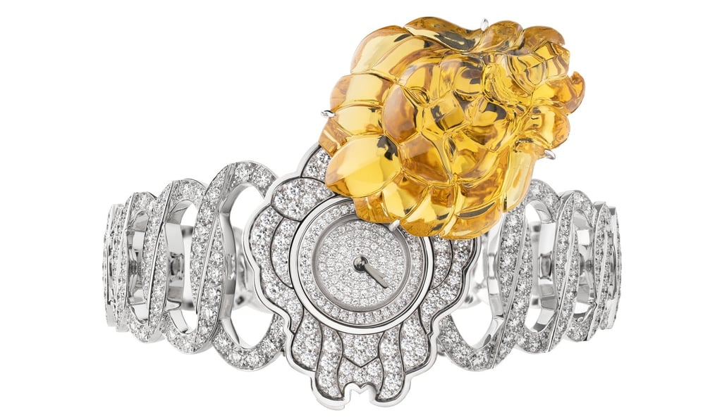 Les Eternelles de Chanel L’Esprit du Lion Beryl Secret timepiece in 18ct white gold set with a yellow carved-cut beryl of 37.41ct and 541 brilliant-cut diamonds.