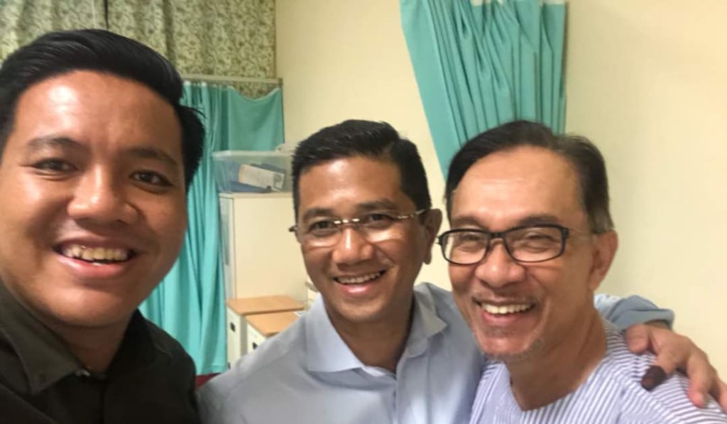 Anwar watched Mahathir’s swearing-in ceremony with two long time loyalists Azmin Ali and Afif Bahardin. He is currently recuperating from a surgery at Cheras Hospital in the capital Kuala Lumpur. Anwar watched Mahathir’s swearing-in ceremony with two long time loyalists Azmin Ali and Afif Bahardin. He is currently recuperating from a surgery at Cheras Hospital in the capital Kuala Lumpur.