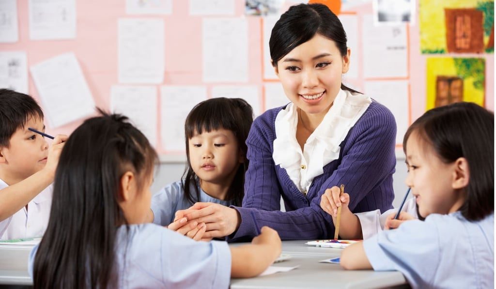 Girls often demonstrate good auditory proficiency and emotional intelligence, preferring group tasks where they have opportunities to discuss ideas. Photo: Alamy