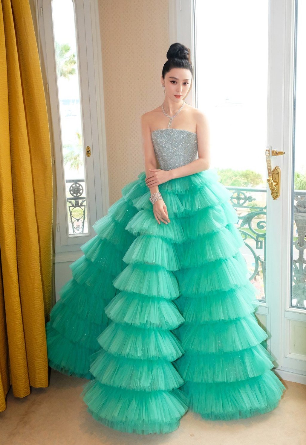 Fan Bingbing, one of the world’s most recognised Chinese actresses, wore London by De Beers Thames Path high jewellery necklace, Phenomena Glacier earrings and Phenomena Sunbeam bracelet. Fan Bingbing, one of the world’s most recognised Chinese actresses, wore London by De Beers Thames Path high jewellery necklace, Phenomena Glacier earrings and Phenomena Sunbeam bracelet.