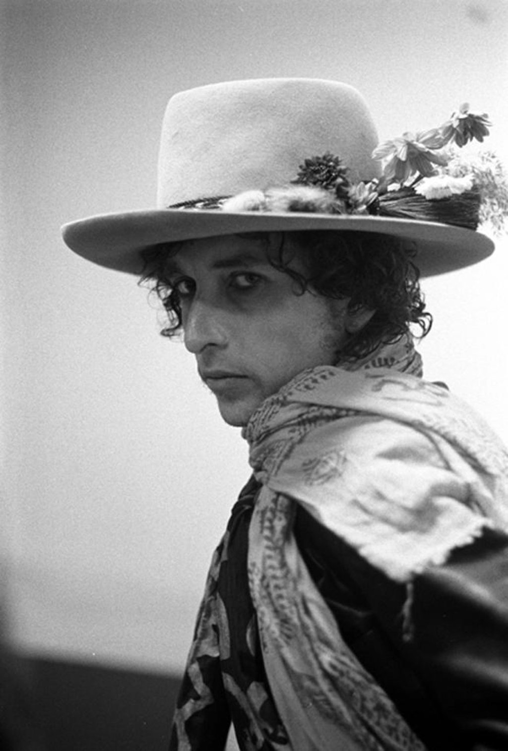 Hat-loving Bob Dylan pictured on the cover of his album, ‘Bob Dylan Live 1975 – The Rolling Thunder Revue’.