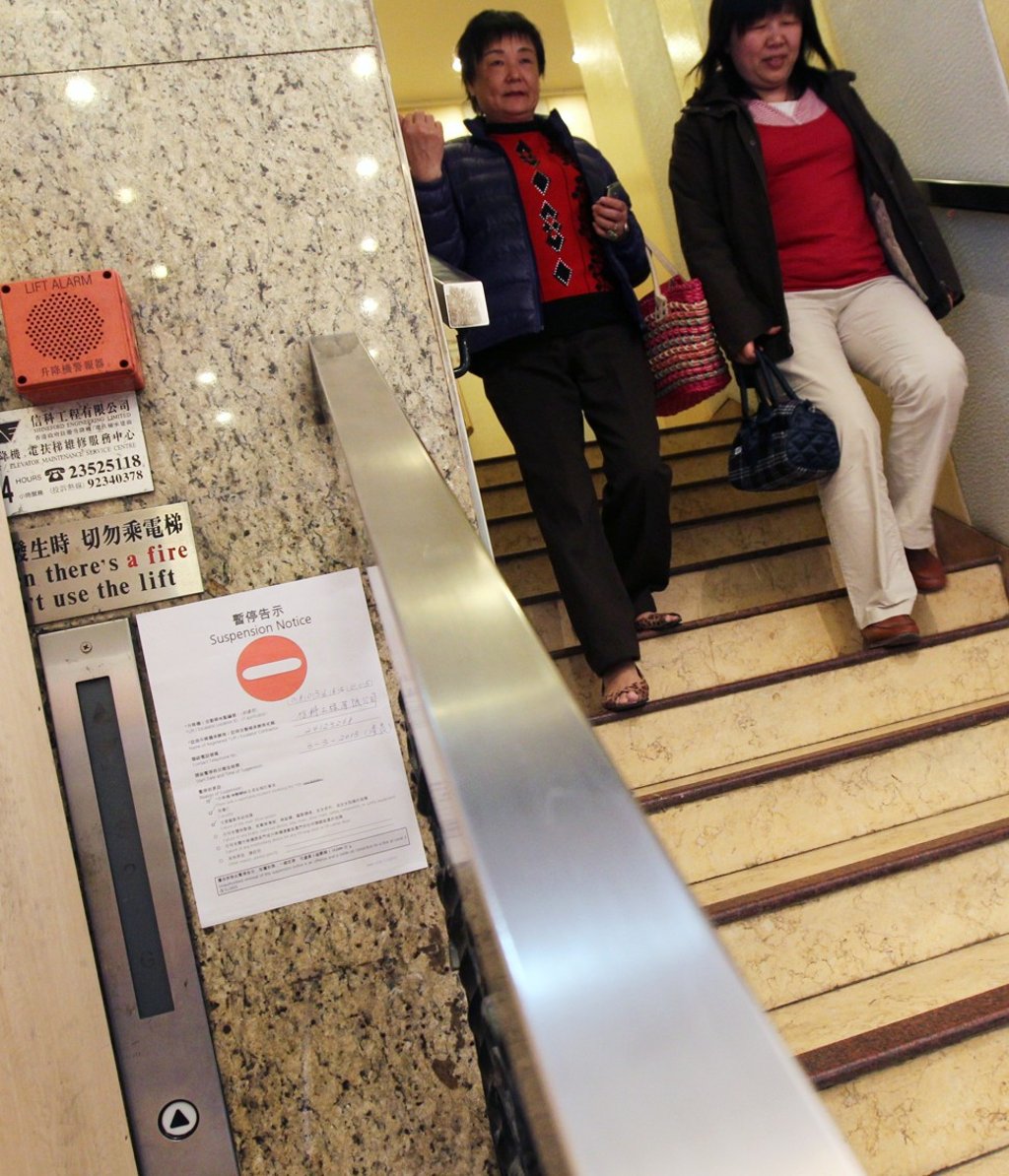 A notice tells residents why the lift service has been suspended at King’s Tower, North Point, after a lift at the building plunged from the third to the first floor, injuring seven people, in March 2013. Photo: David Wong