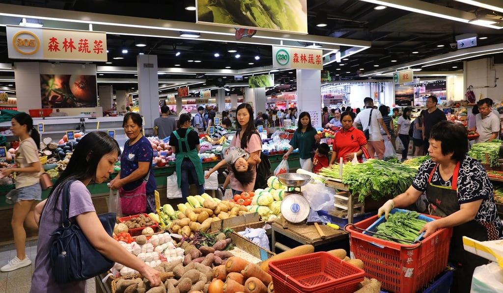 People shop at the wet market in Lok Fu in October 2017. While shopping for groceries in markets is still popular in Hong Kong, online shopping has taken over for other commodities. Photo: Sam Tsang