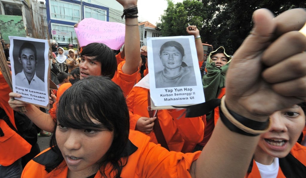 Protesters demand the Indonesian government probe human rights violations during the 1998 riots. Photo: AFP Protesters demand the Indonesian government probe human rights violations during the 1998 riots. Photo: AFP