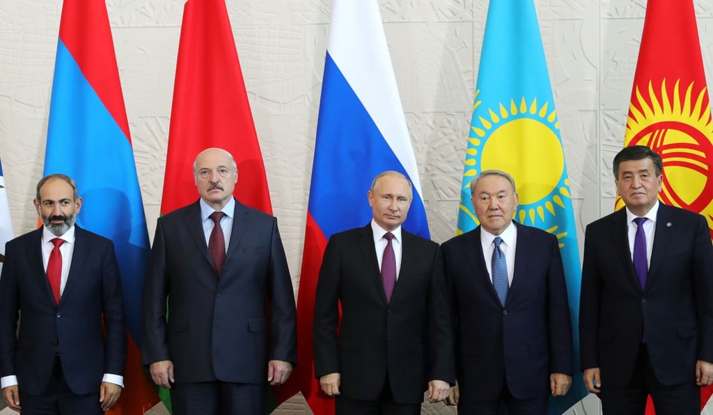 (From left to right) Armenia’s Prime Minister Nikol Pashinyan, Belarus’s President Alexander Lukashenko, Russia’s President Vladimir Putin, Kazakhstan’s President Nursultan Nazarbayev and Kyrgyzstan’s President Sooronbay Jeenbekov pose for a picture before a meeting of the Supreme Eurasian Economic Council in Sochi on May 14, 2018. The five countries are part of the Eurasian Economic Union set up in 2015. Photo: AFP