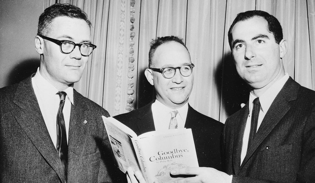 In this March 24, 1960 file photo, Philip Roth (right) is seen with fellow winners of the National Book Award, poet Robert Lowell, (left) and non-fiction winner Richard Ellmann. Roth, received the award in the fiction category for his book Goodbye, Columbus. Photo: AP