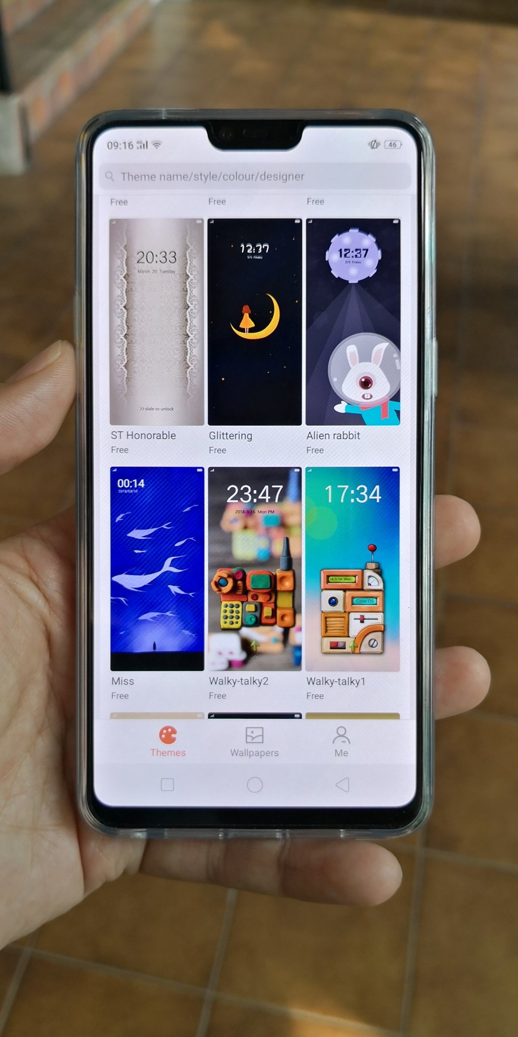 Front view of the Oppo R15, featuring the iPhone X-like notch at the top of the phone.