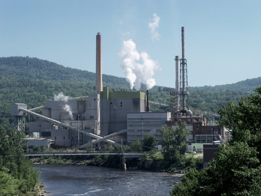 The paper mill in Rumford, Maine, is seen in 2013. Photo: Alexis Horatius, CC BY SA 3.0